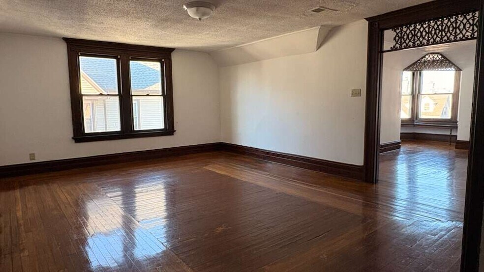 Building Photo - 331 Chestnut St