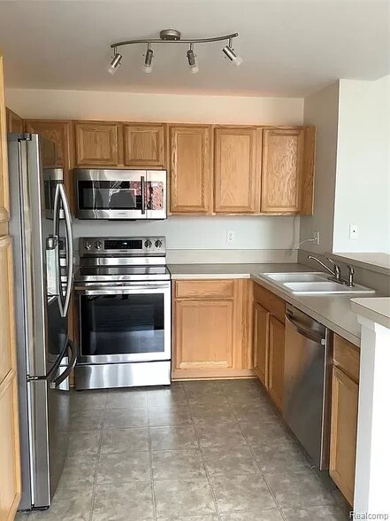 Building Photo - 20211 Chesapeake Cir