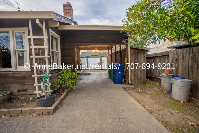 Building Photo - Nature Abounds - Downtown Cloverdale Home