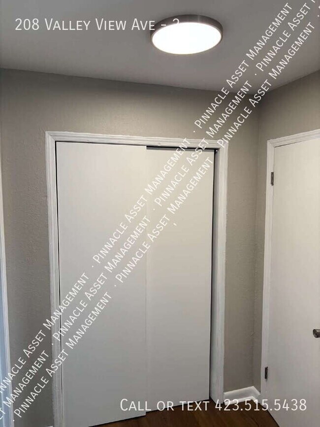 Building Photo - 208 Valley View Ave