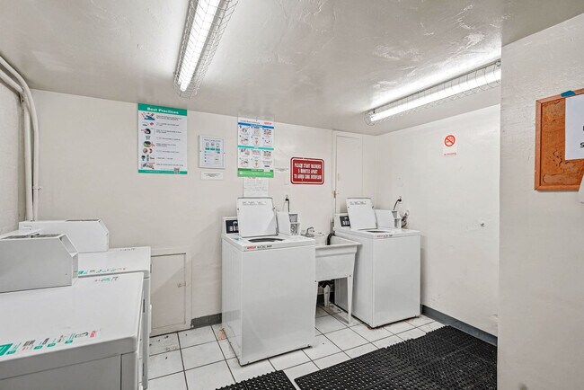 Building Photo - 2612 Bayside Ln