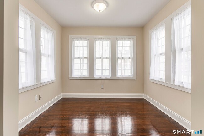 Building Photo - 15 Cowles St