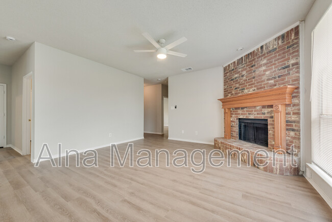 Building Photo - 1443 Chapman Dr