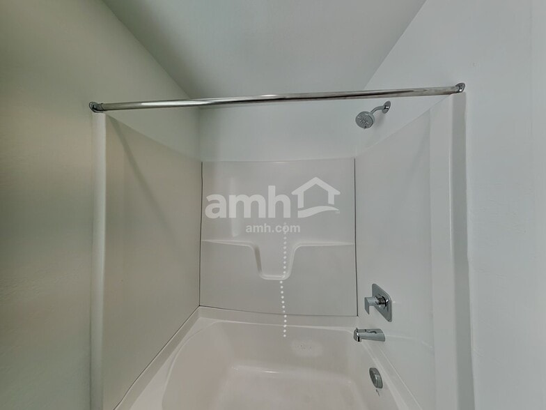 Building Photo - 2124 W Alicia Dr