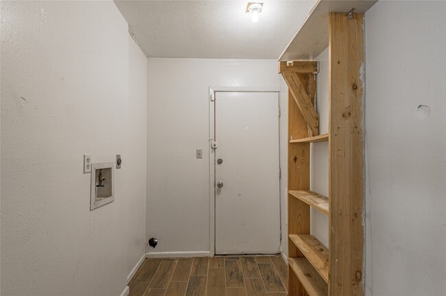 Building Photo - 39 Wire Rd Loop