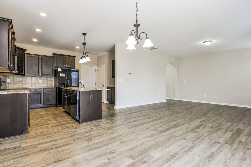 Building Photo - 245 Hardaway Point