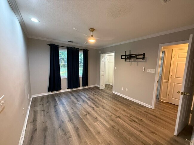 Building Photo - 429 Crow's Nest Ln