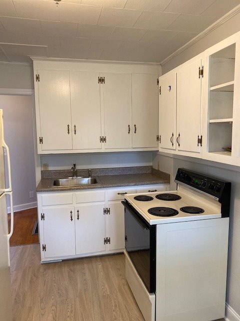 Building Photo - Duplex / Burlington