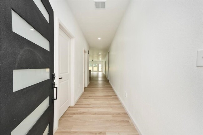 Building Photo - 600 Rd 5105