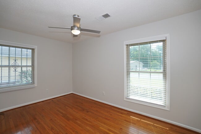 Building Photo - 505 Westchester Dr