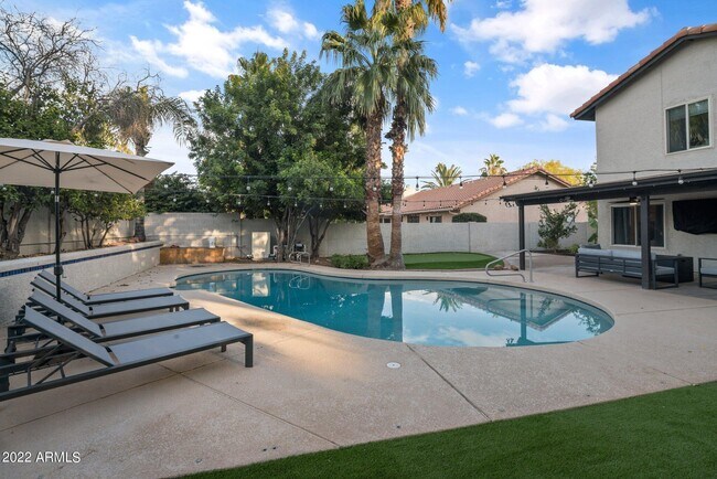 Building Photo - 5408 E Kelton Ln