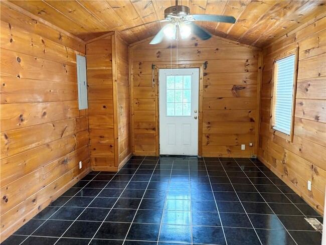 Building Photo - 368 White Pine Crossover