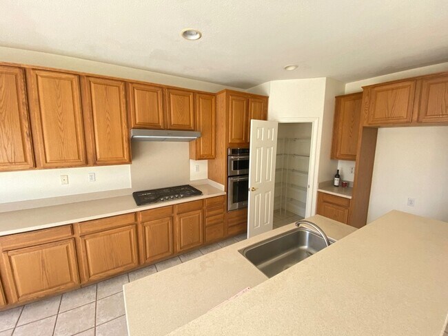 Building Photo - Mediterranean-style 4-bedroom in Seaside Highlands!