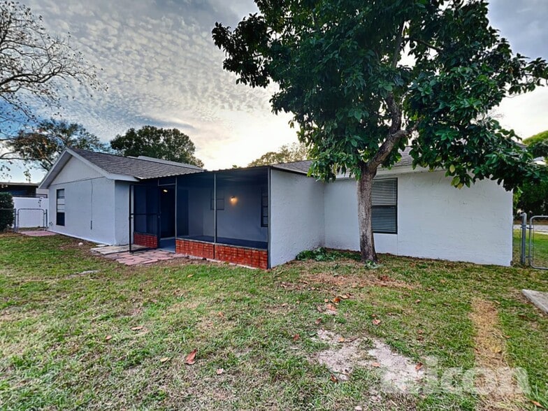 Building Photo - 8102 Chickasaw Ln