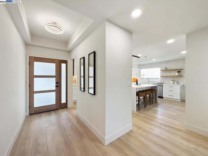 Building Photo - 6196 Inglewood Dr