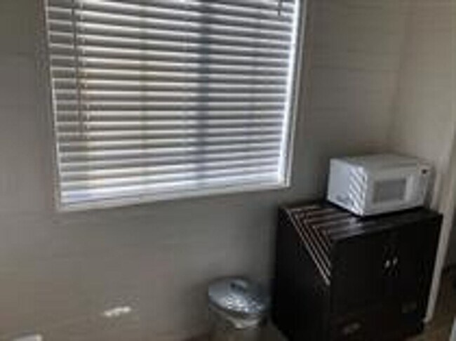 Building Photo - 7153 Elm Ave