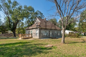 Building Photo - 2551 S Laura St