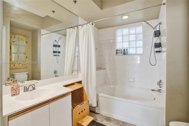 Building Photo - 3155 NE 184th St