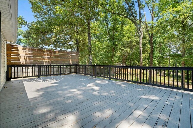 Building Photo - 141 Poplar Way