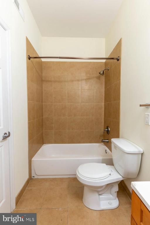 Building Photo - 1017 Dorrance St