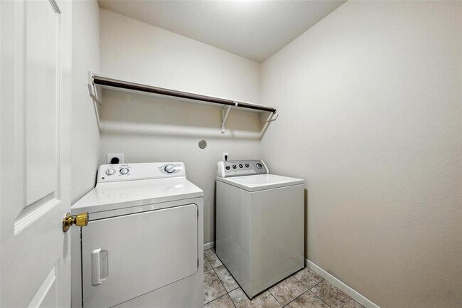 Building Photo - 3146 Madison Elm St