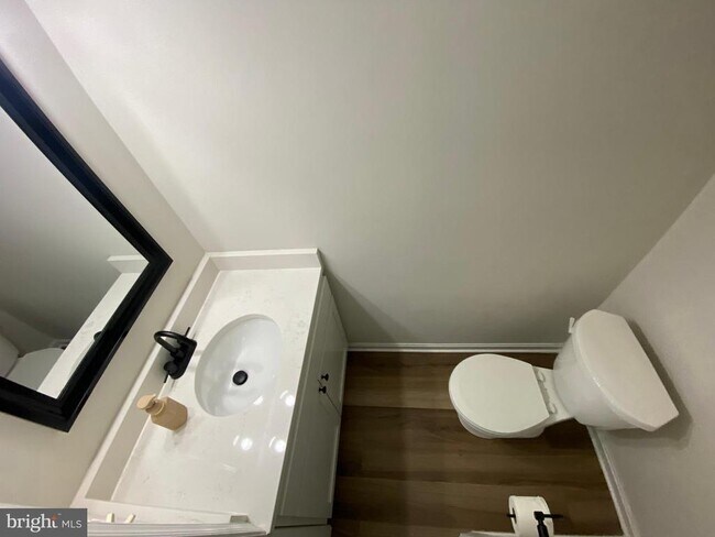 Building Photo - 9 Farrell Ln