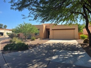Building Photo - 10352 N Fox Croft Ln