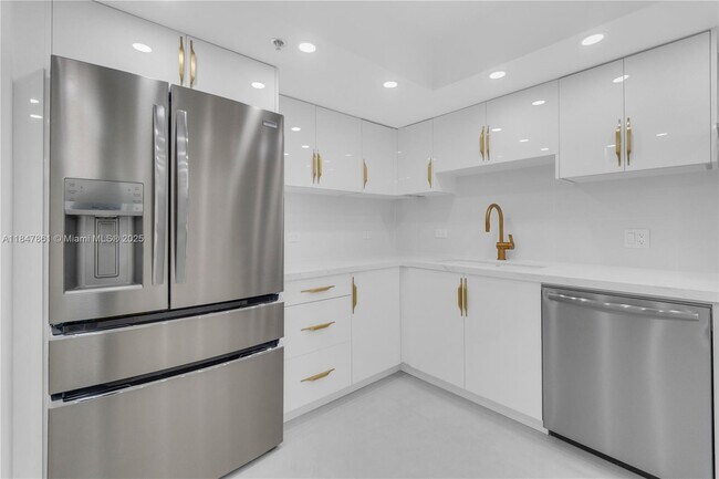 Building Photo - 1201 S Ocean Dr