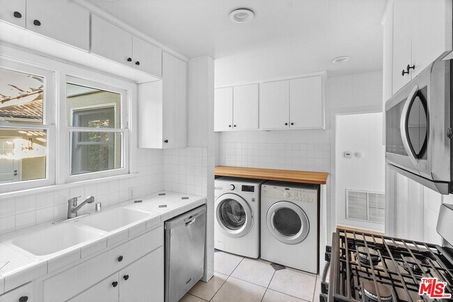Building Photo - 6289 Commodore Sloat Dr