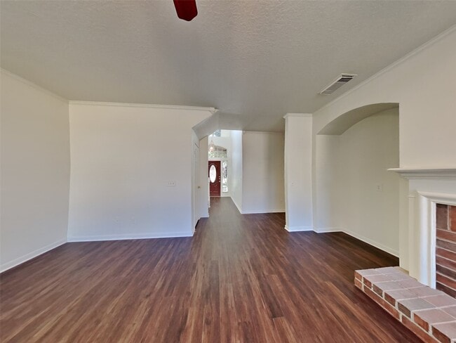 Building Photo - 2911 Linda Dr