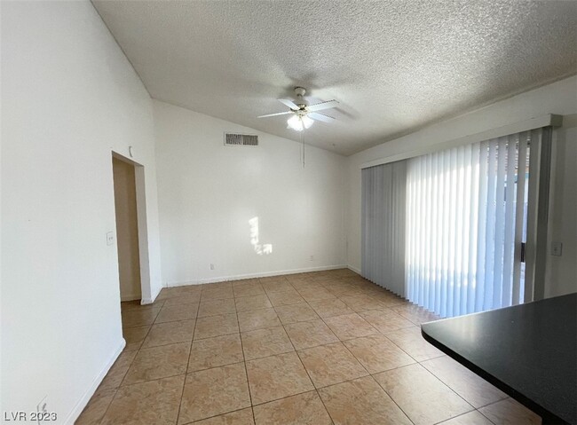 Building Photo - 6225 Vista Verde N