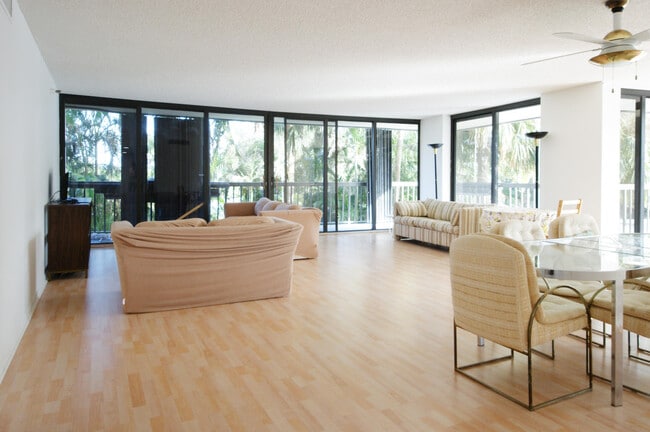 Building Photo - 2450 Presidential Way