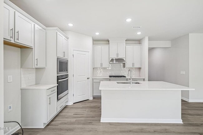 Building Photo - 721 Deschutes Dr