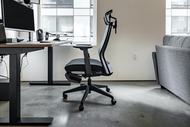 Building Photo - 18 10th St