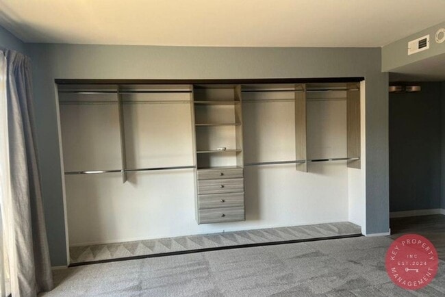 Building Photo - luxurious 3-story condo with stunning view...