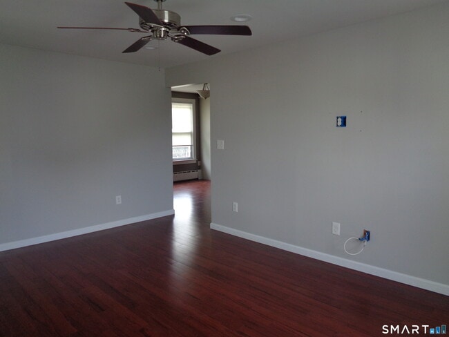 Building Photo - 15 Bradley Ave