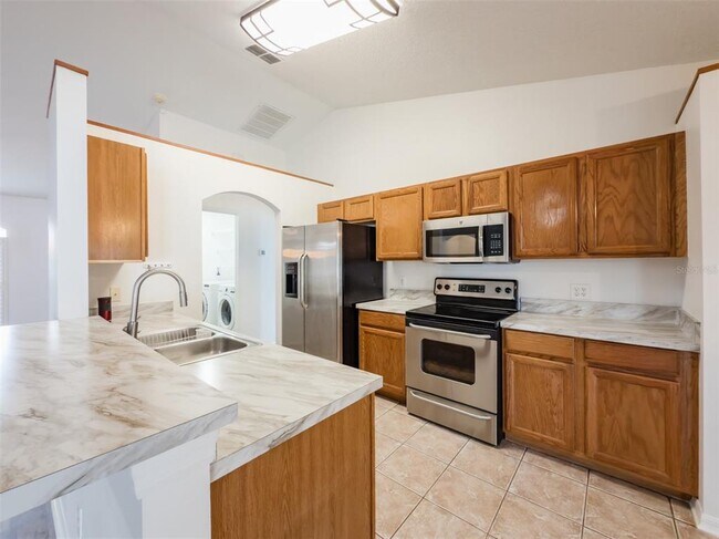 Building Photo - 14717 Redcliff Dr