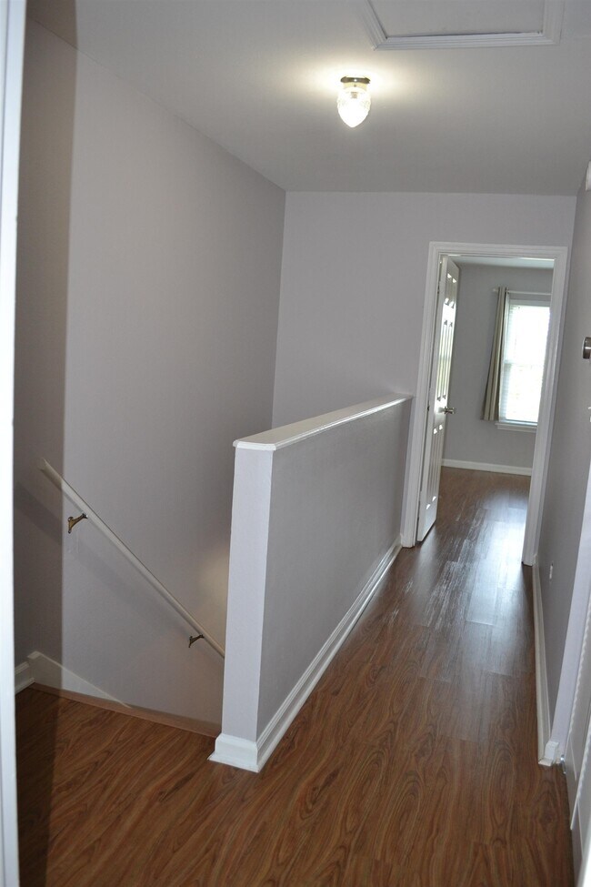 Building Photo - 697 Timberwood Cir E