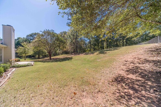 Building Photo - 701 Woodland Ridge Dr