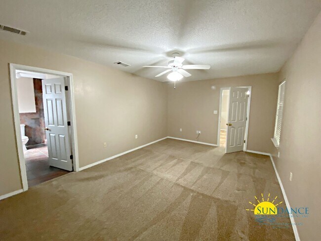 Building Photo - Beautiful 4 Bedroom Home with In-Ground Po...