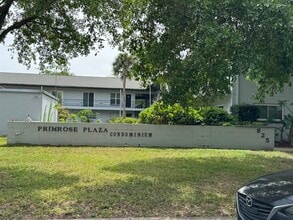 Building Photo - 825 N Primrose Dr