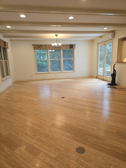 Living room - 176 Primrose Dr