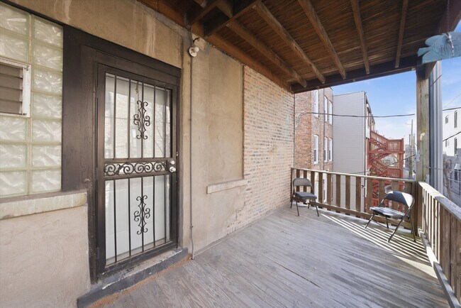 Building Photo - 5212 S Ingleside Ave