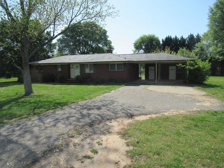 Building Photo - 5767 NC-150