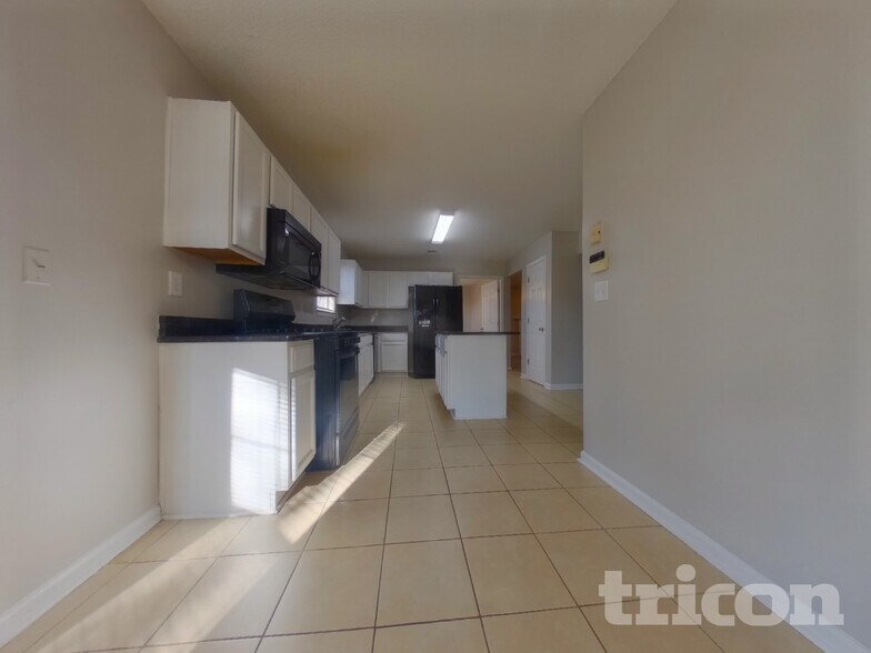 Building Photo - 4600 White Rd