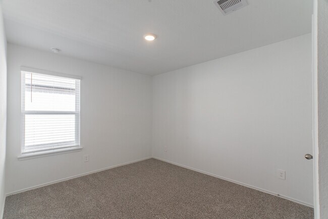 Building Photo - 24314 Pebble Cres Ln