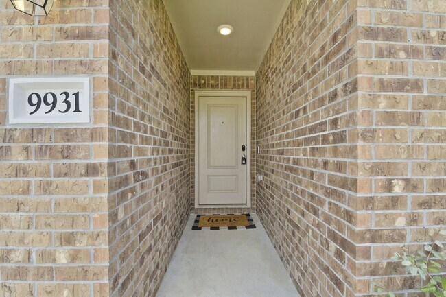 Building Photo - 9931 Cliffside Rdg