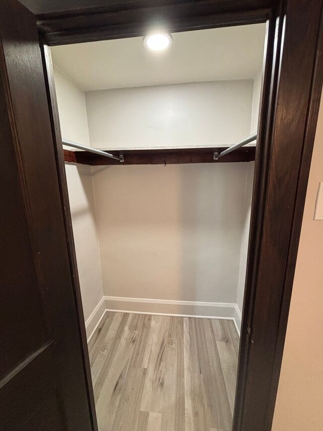 Building Photo - Beautiful 3 Bedroom 2 Bathroom Home in Bea...