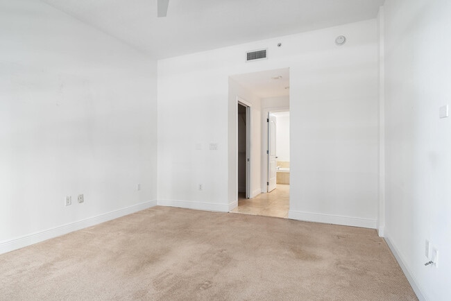 Building Photo - 801 S Olive Ave