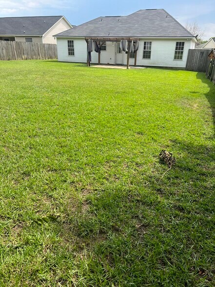 Building Photo - 412 Fulton Dr